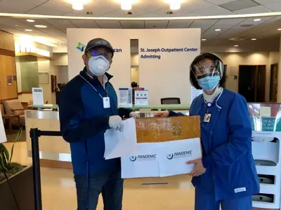 Pandemic Responders Delivers 160 N95 masks to CHI Franciscan