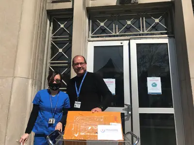 Pandemic Responders Delivers 400 surgical Masks and 60 3M N95 masks to Mount Sinai Hospital